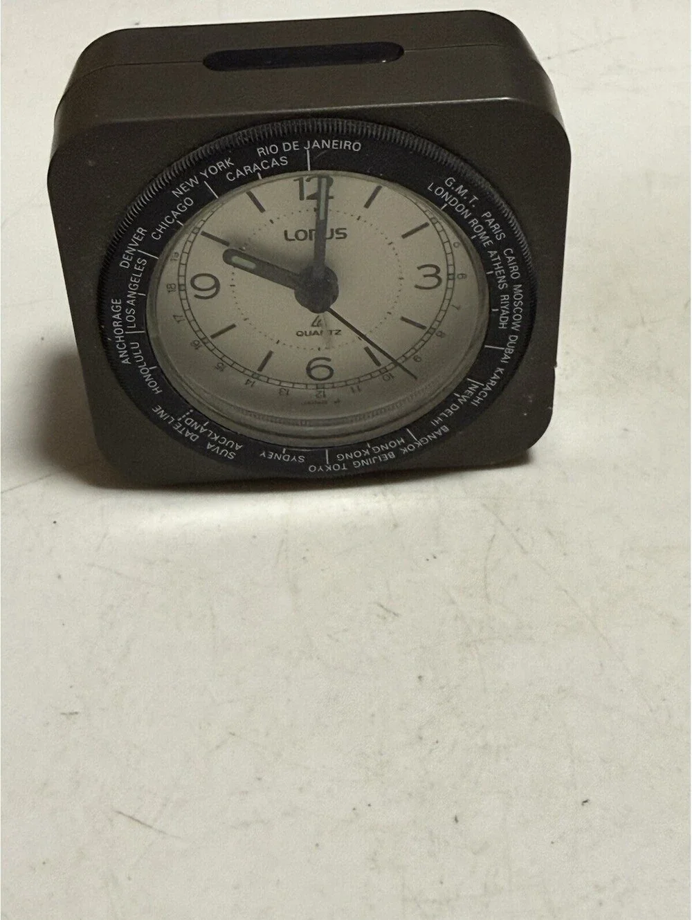 VNTG LORUS QUARTZ 24 HOUR WORLD TIME TRAVEL CLOCK